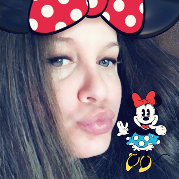 Meet me well sorta. Add me on Snapchat & twitter - Picture 5 of 5